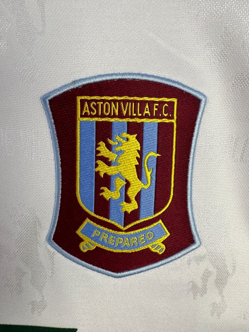 Retro Aston Villa 1995-1996 away game - Image 7