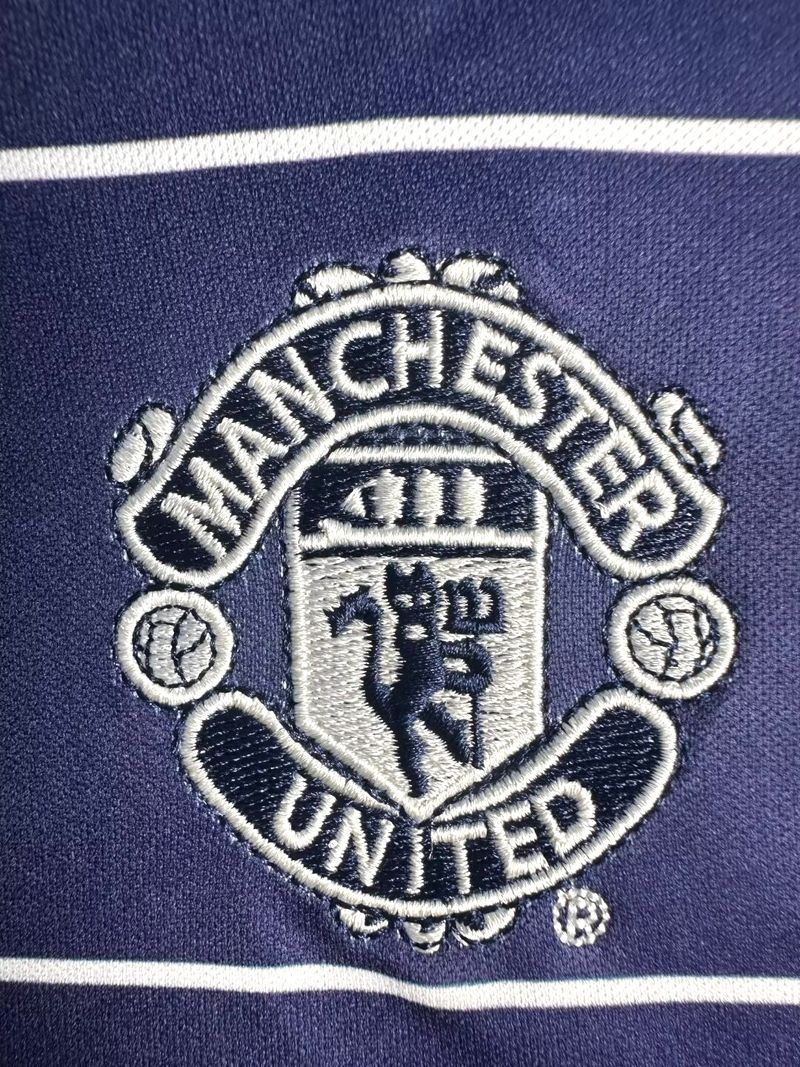 Retro Manchester United 1999-2000 away - Image 6