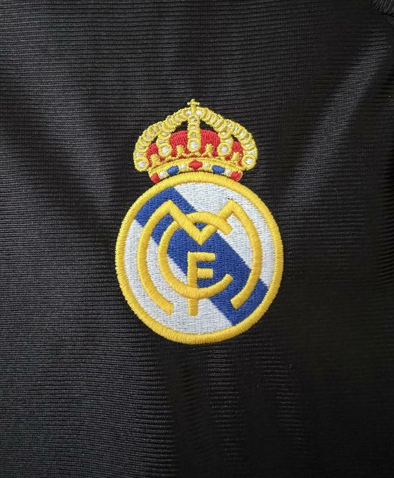 Retro Real Madrid 1999-2001 away game - Image 8