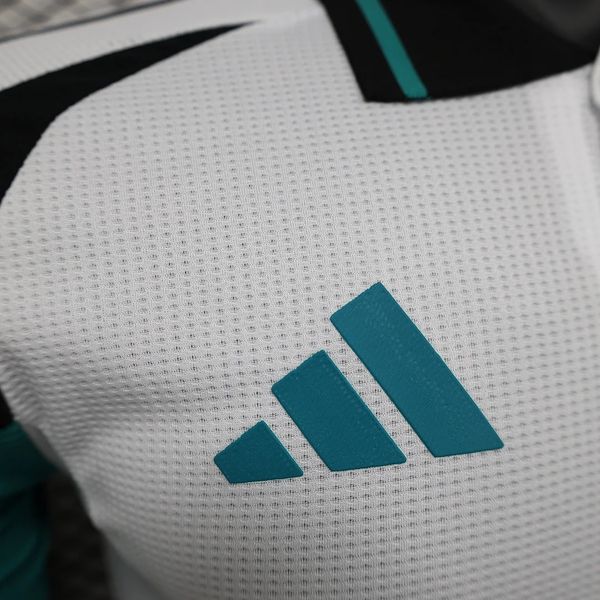 Newcastle United 2024-2025 away game player - Image 8