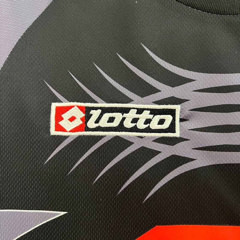 Retro Juventus 2001-2002 away - Image 8