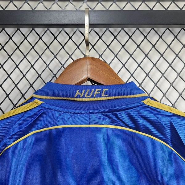 Retro Newcastle United 1998-1999 away game - Image 4