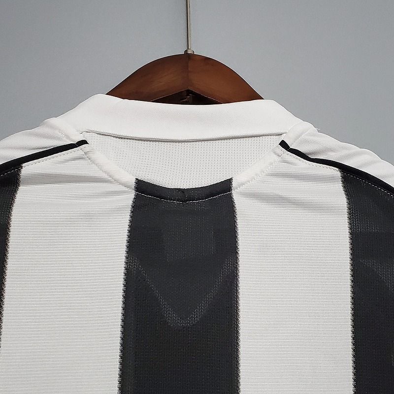 Retro Newcastle United 2005-2006 home - Image 5