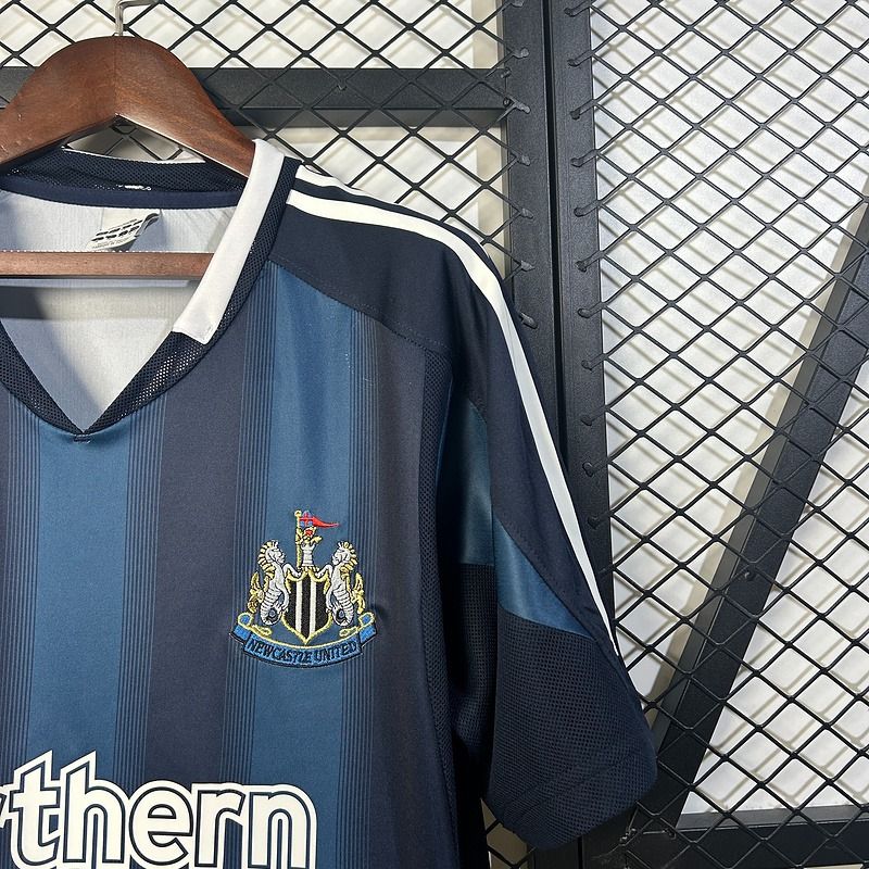 Retro Newcastle United 2005-2006 away - Image 6