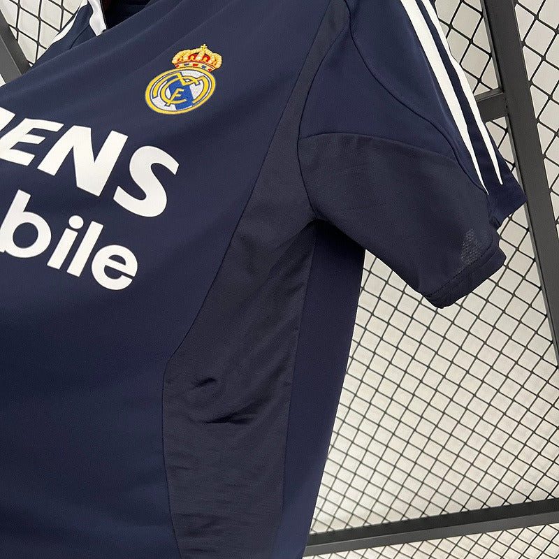 Retro Real Madrid 2004-2005 away game - Image 5