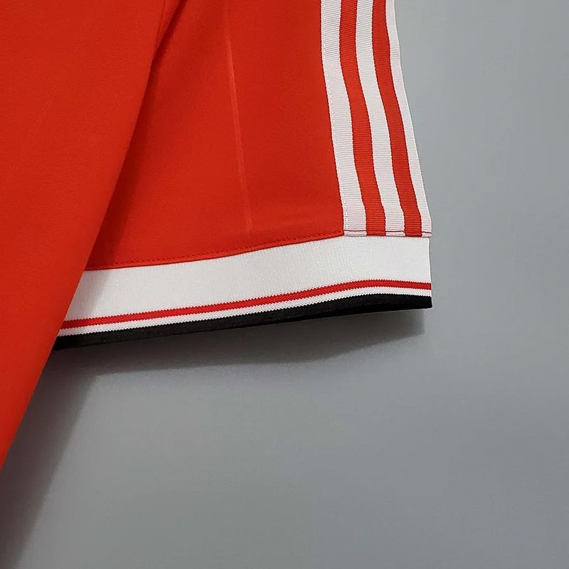 Retro Manchester United 1983 home game - Image 9
