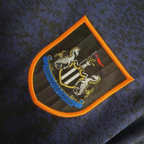 Retro Newcastle United 1997-1998 away game - Image 6
