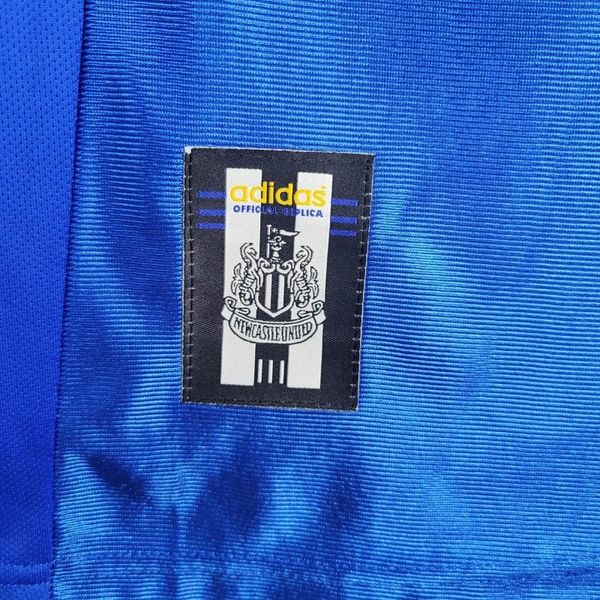 Retro Newcastle United 1998-1999 away game - Image 9
