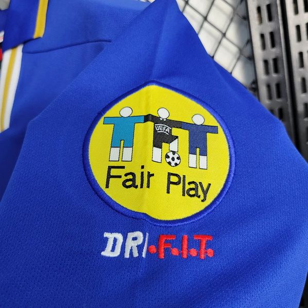 Retro Italy national 1996 home game - Image 6