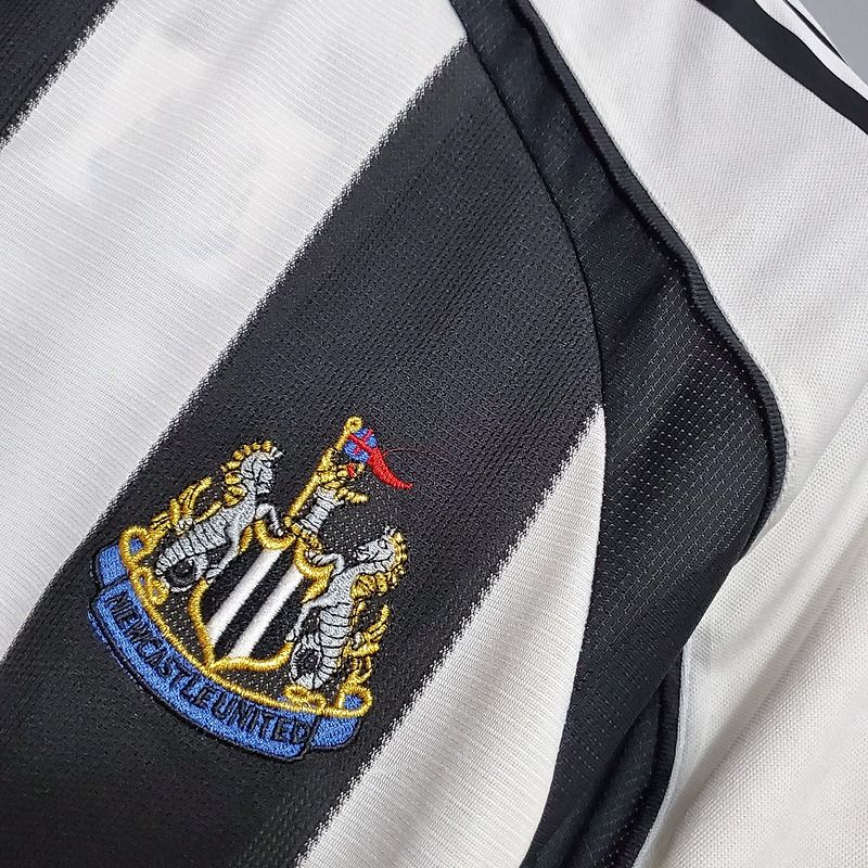 Retro Newcastle United 2005-2006 home - Image 8