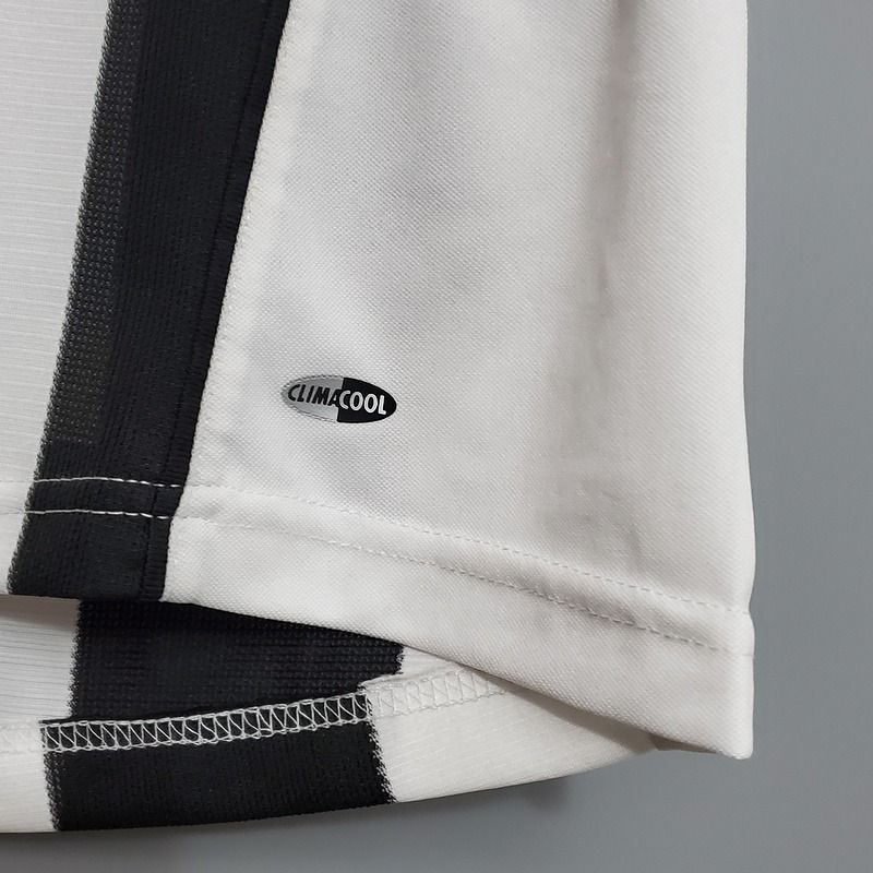 Retro Newcastle United 2005-2006 home - Image 6